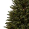 Detail 3D ihličia vianočného stromčeka v kvetináči Smrek Alpsky.