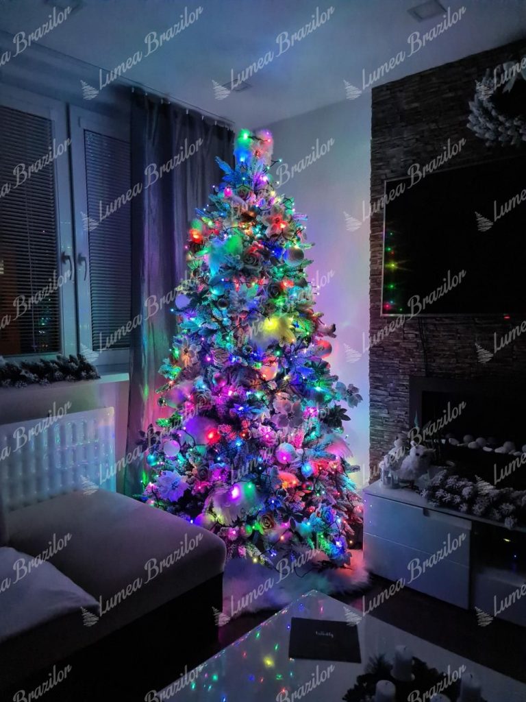 Luminițe LED colorate Twinkly pentru pomul de Crăciun