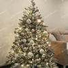 Umelý vianočný stromček 3D Smrek Kráľovský 150cm s bielymi a ružovými vianočnými ozdobami