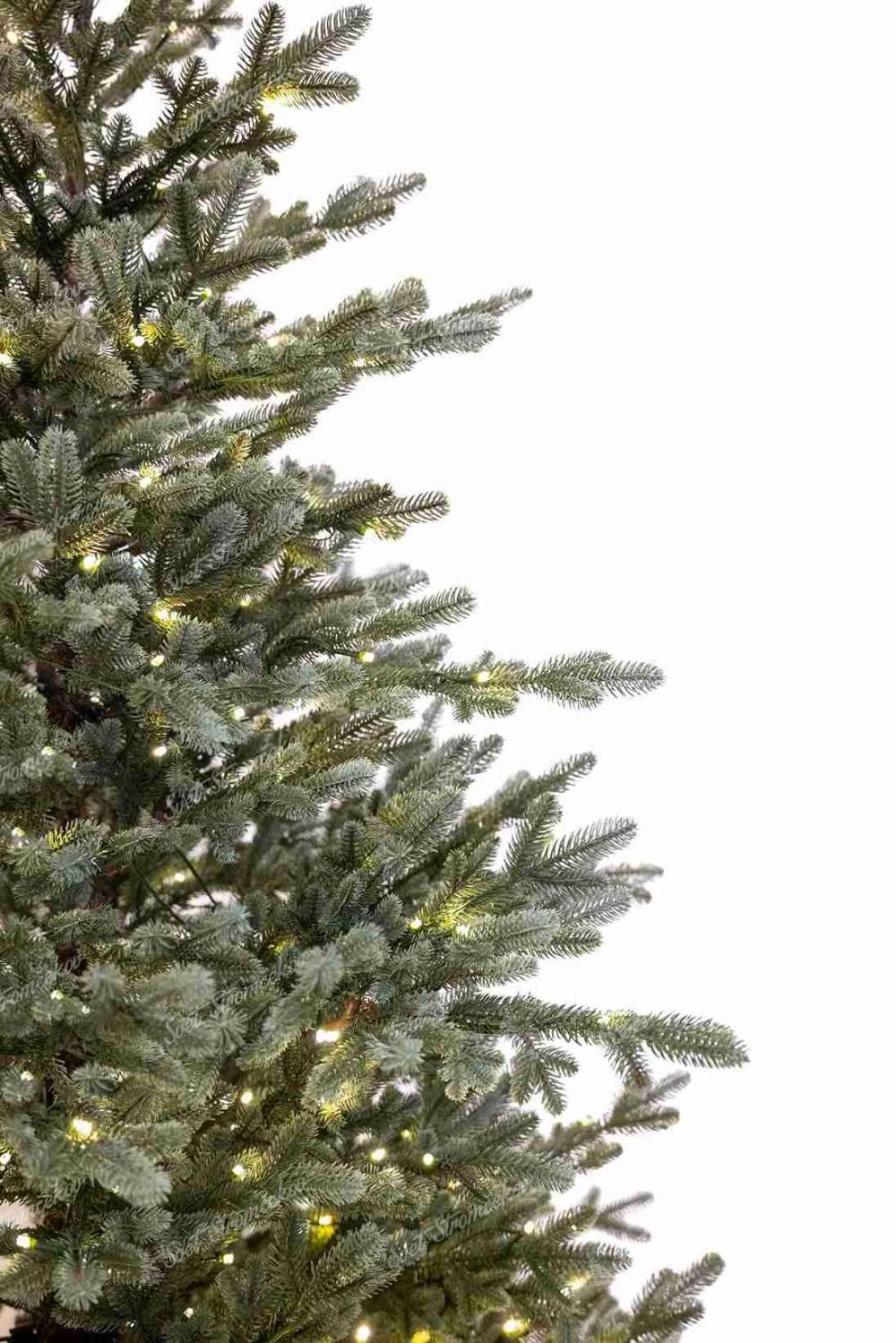 Detail vianočného stromčeka FULL 3D Smrek Pichľavý LED má zelené ihličie