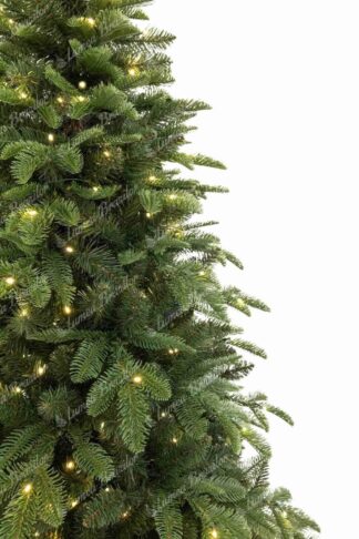 Detaliu al bradului artificial de Crăciun 3D Colorado LED, Crengile dese se remarcă prin culoarea lor verde naturală