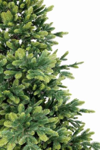 Detaliu al bradului artificial de Crăciun FULL 3D Sicilian, Crengile arată ca cele naturale, au ace de culoare verde naturală, iar vârfurile lor sunt verde deschi
